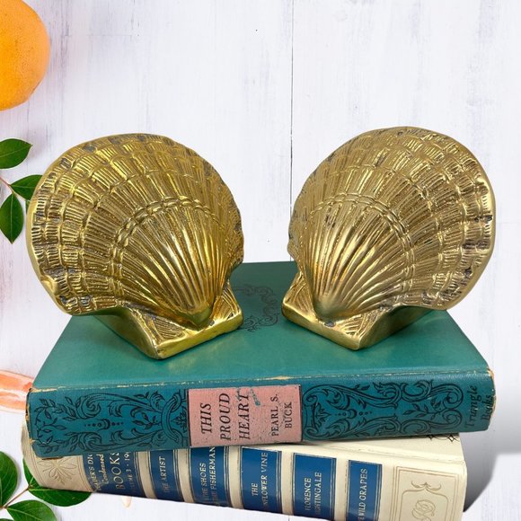 Vintage Brass Seashell Bookends / Coastal Nautical Gold Beach Decor Hostess Gift - Picture 1 of 8